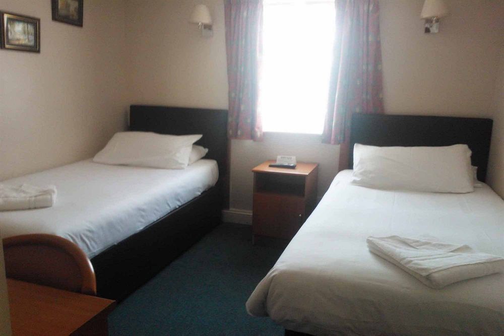 Sk Heathrow Hotel Hayes  Exterior photo