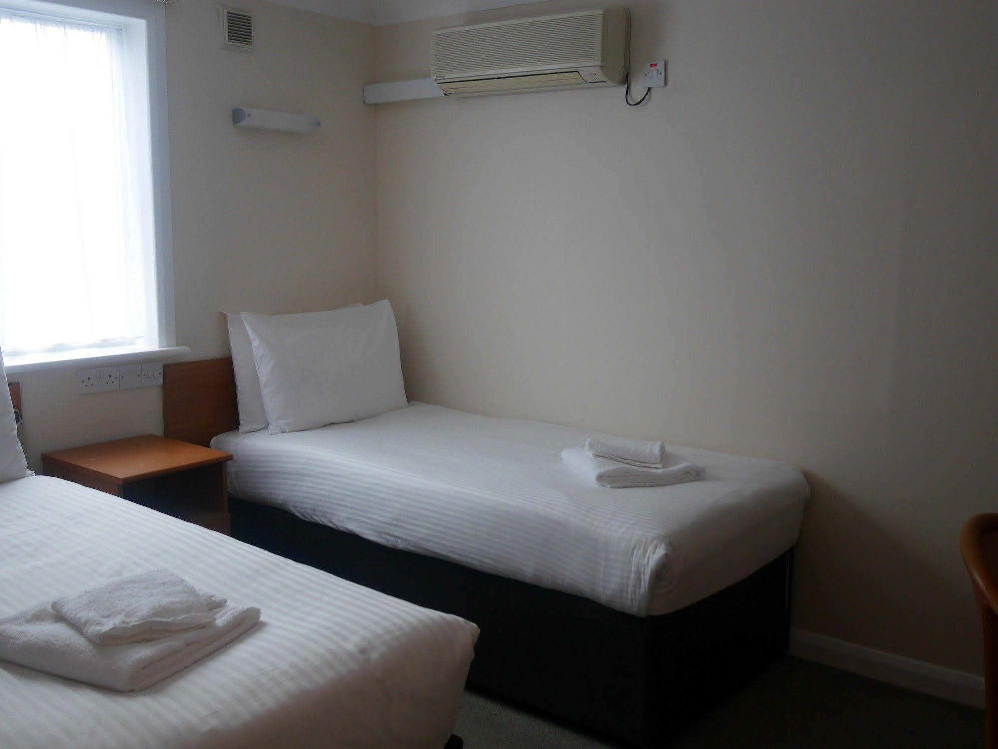 Sk Heathrow Hotel Hayes  Exterior photo