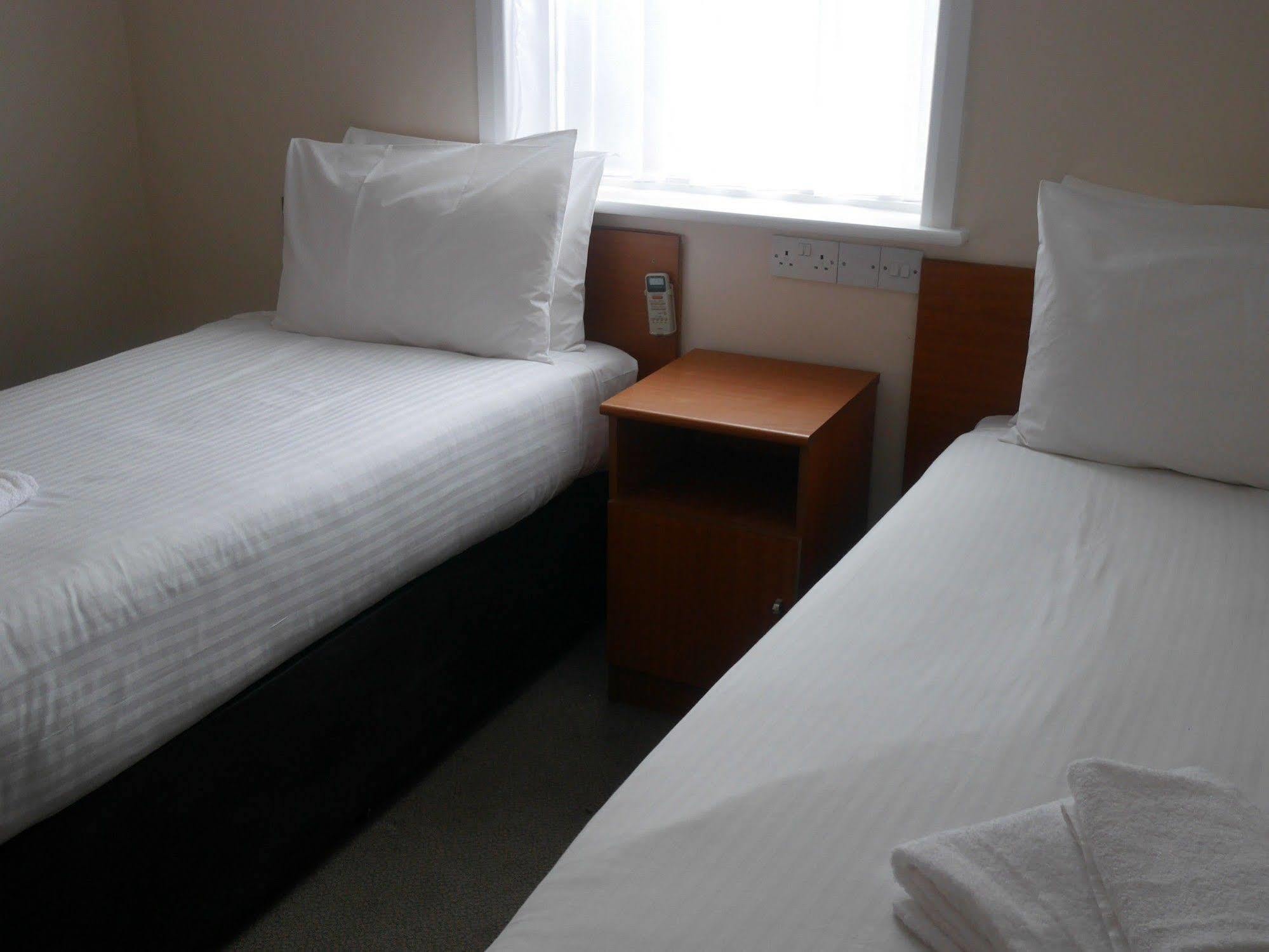 Sk Heathrow Hotel Hayes  Exterior photo