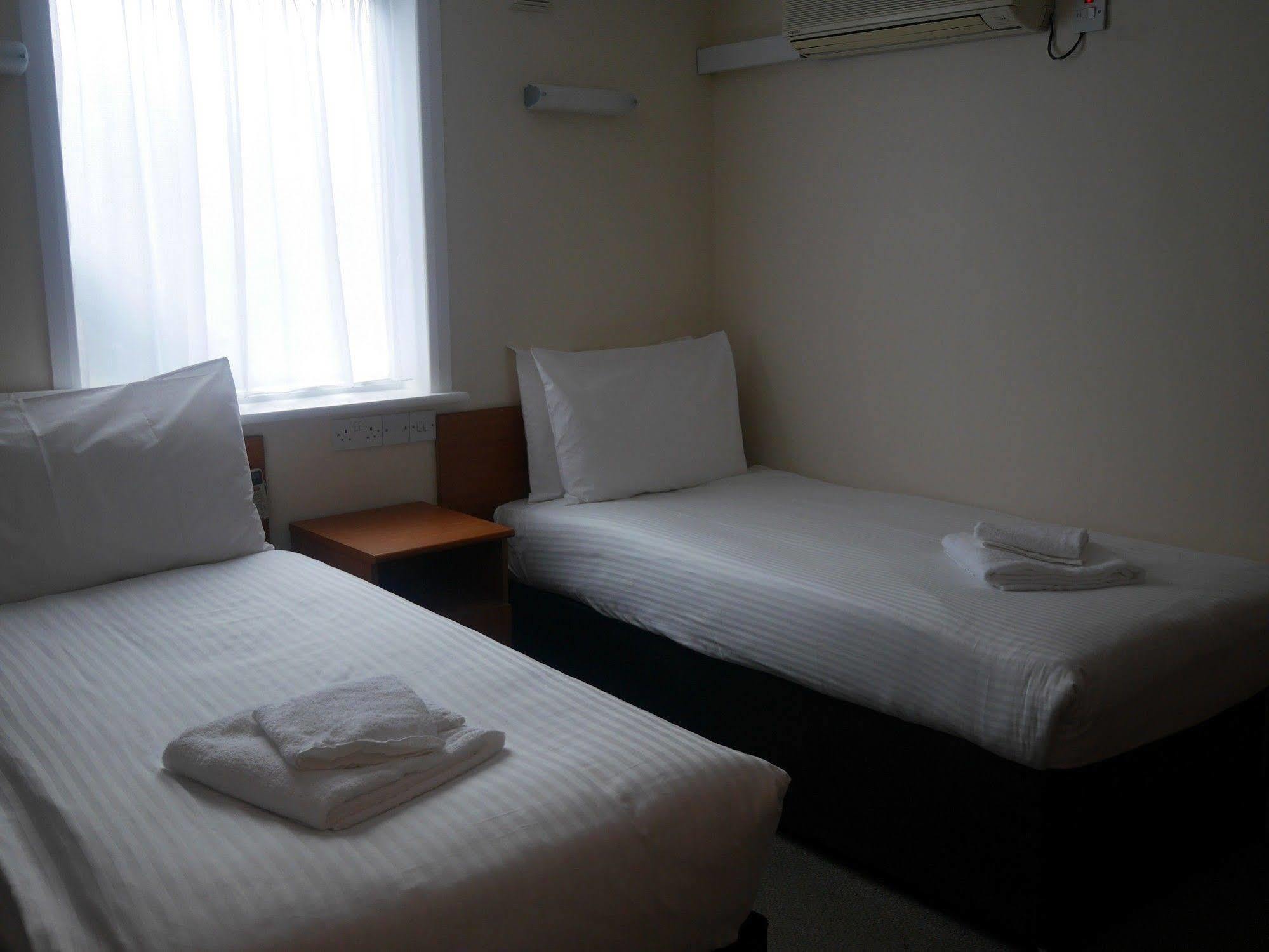 Sk Heathrow Hotel Hayes  Exterior photo
