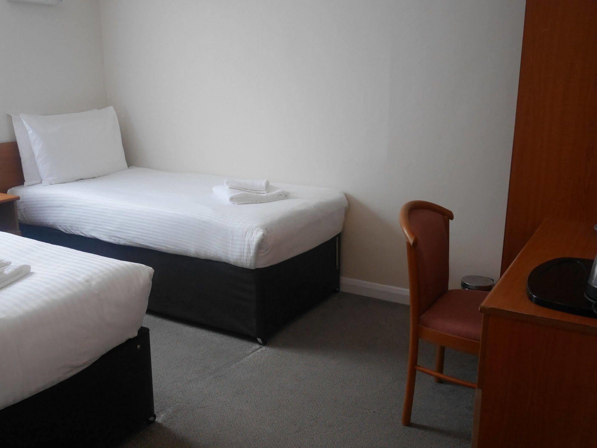 Sk Heathrow Hotel Hayes  Exterior photo