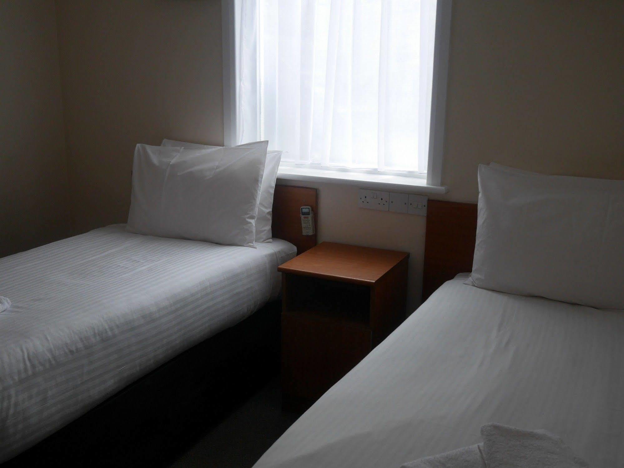 Sk Heathrow Hotel Hayes  Exterior photo