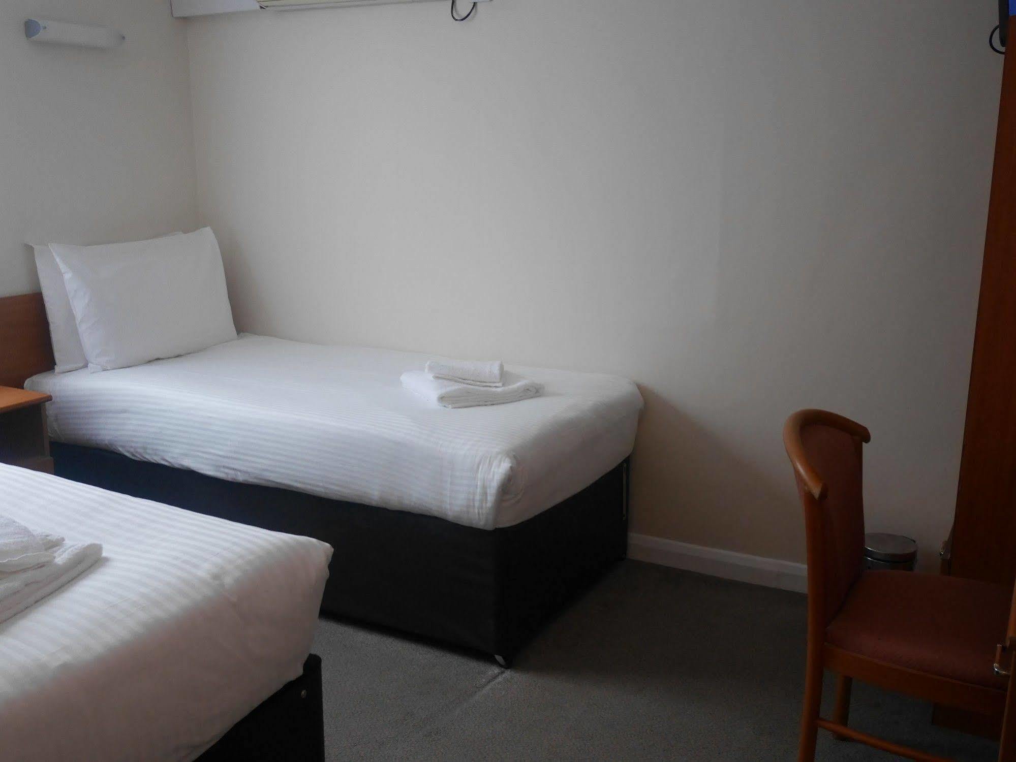 Sk Heathrow Hotel Hayes  Exterior photo