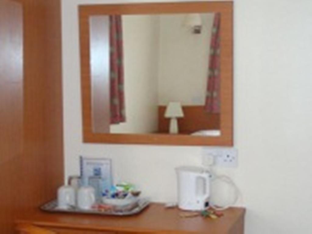 Sk Heathrow Hotel Hayes  Room photo